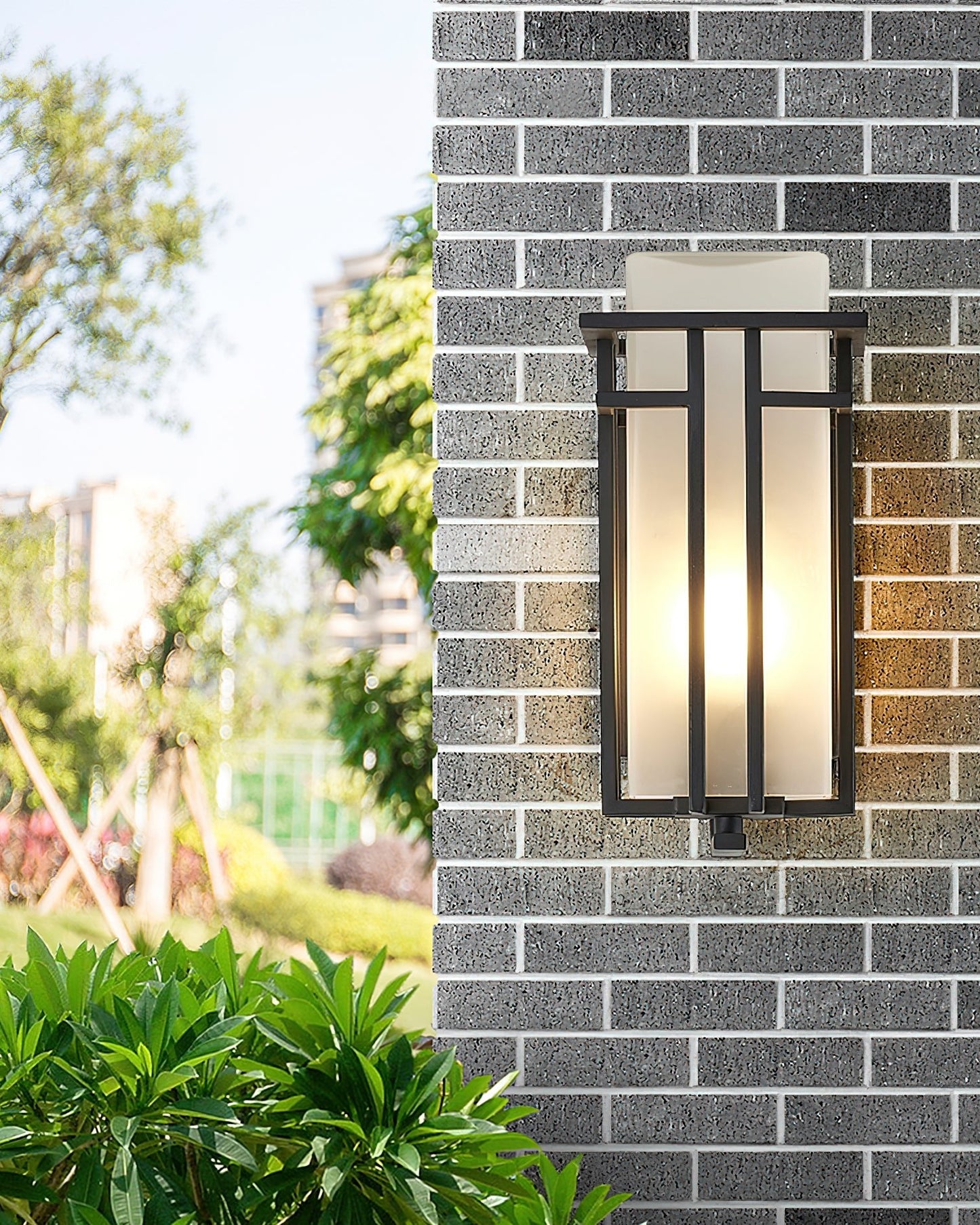 Linden Outdoor Wall Lamp