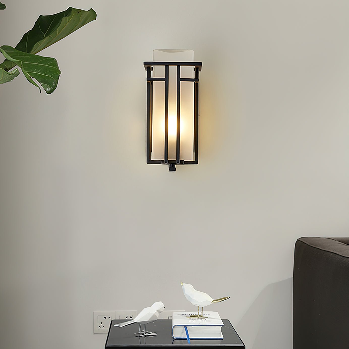 Linden Outdoor Wall Lamp