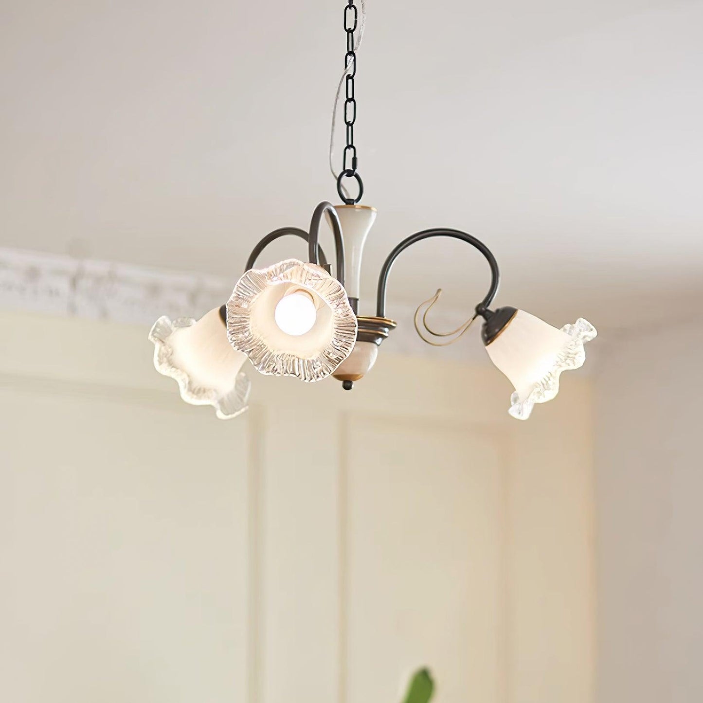 Luce Black Chandelier