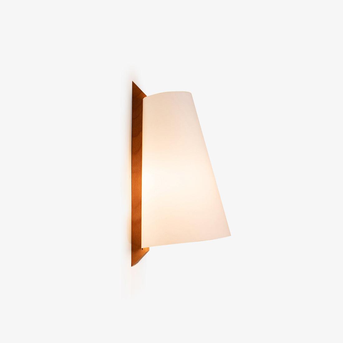 Lupe Wall Lamp