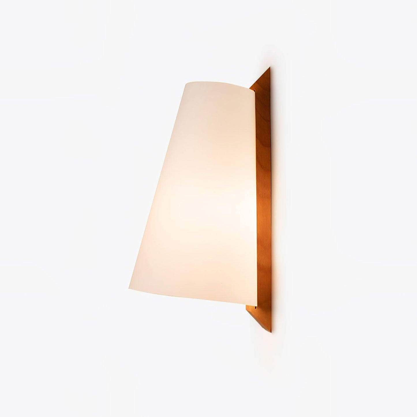 Lupe Wall Lamp