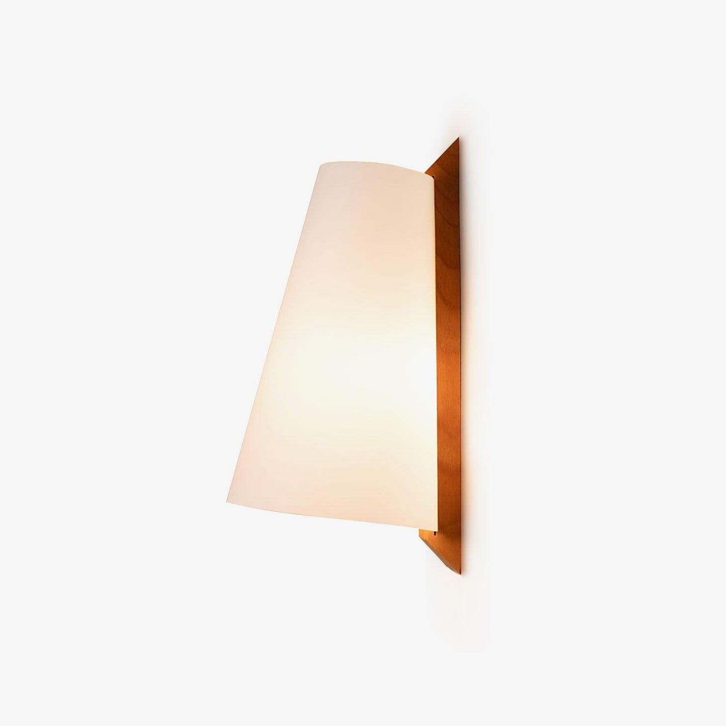 Lupe Wall Lamp