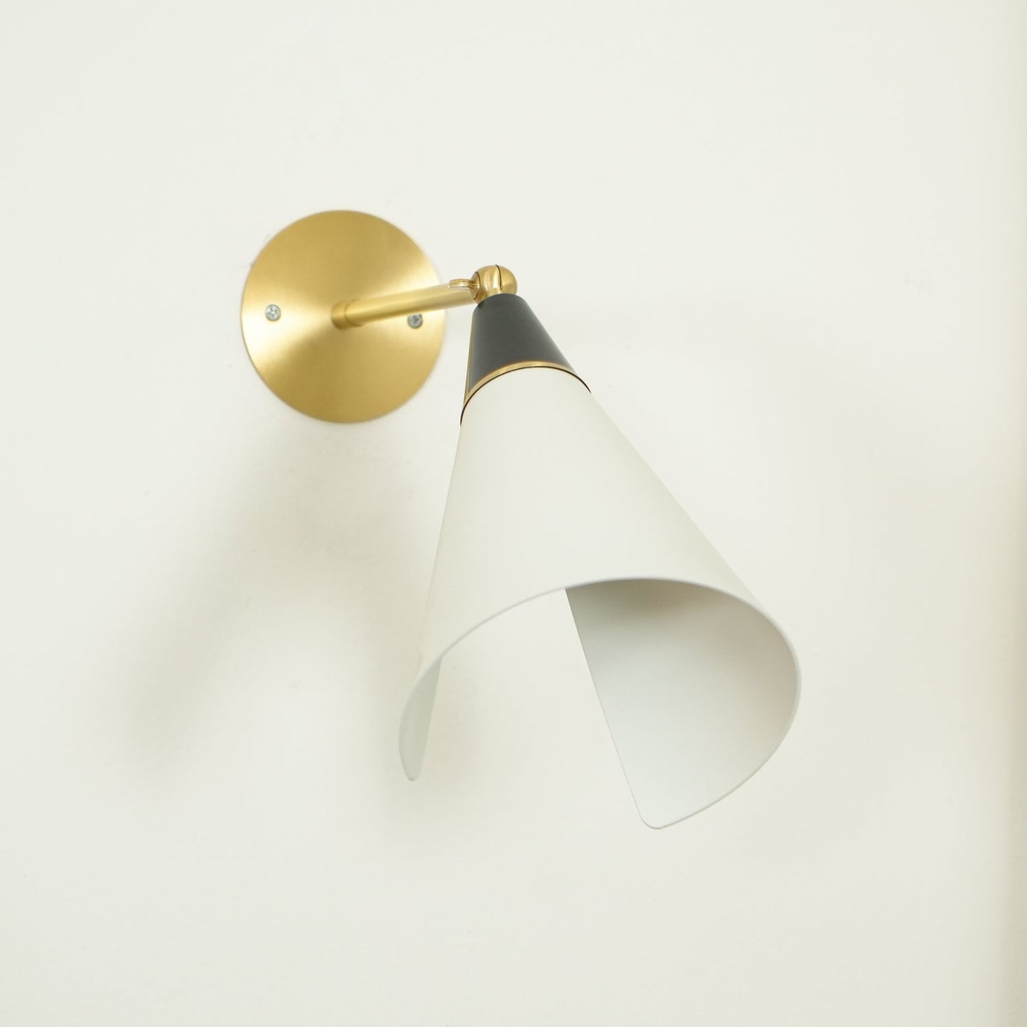 Petite Magari Bracket light Wall Lamp