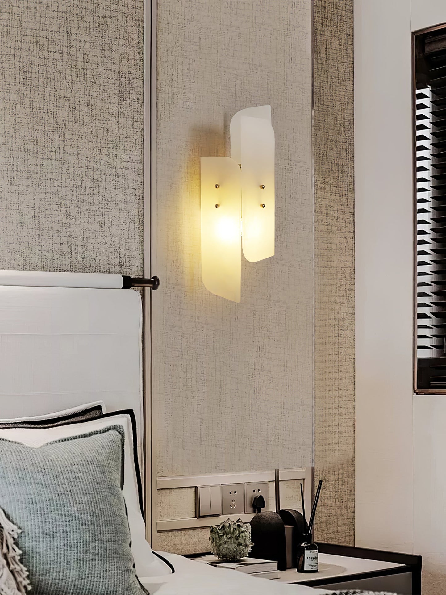 Megalith Alabaster Wall-mounted light Wall Light