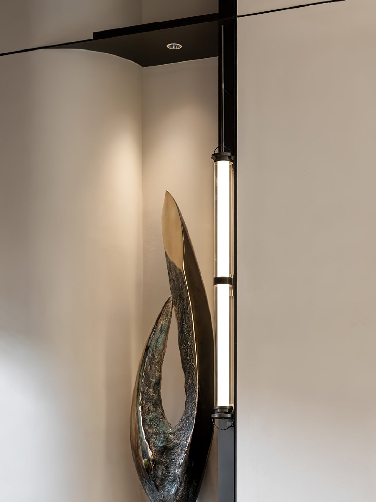 Meridian Vertical Wall-mounted lamp Wall Sconce