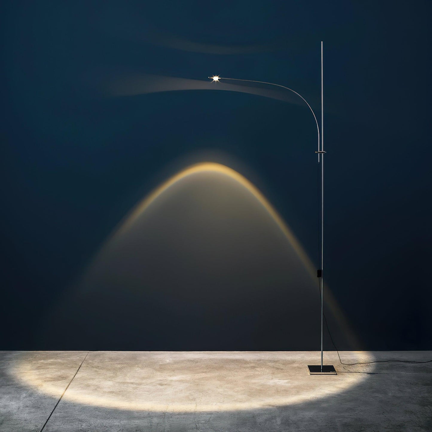 Metal Body Graceful Floor-standing Lamp Floor Lamp