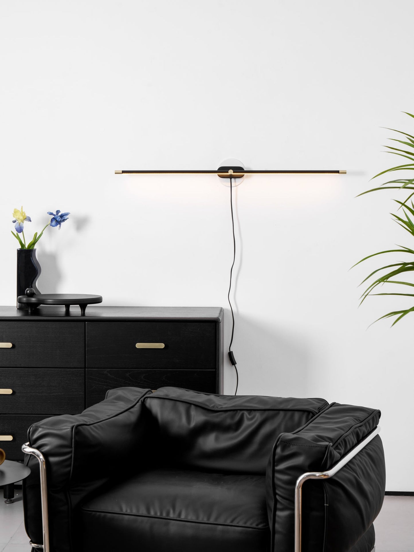 Minimalist Linear Plug-in Wall Lamp