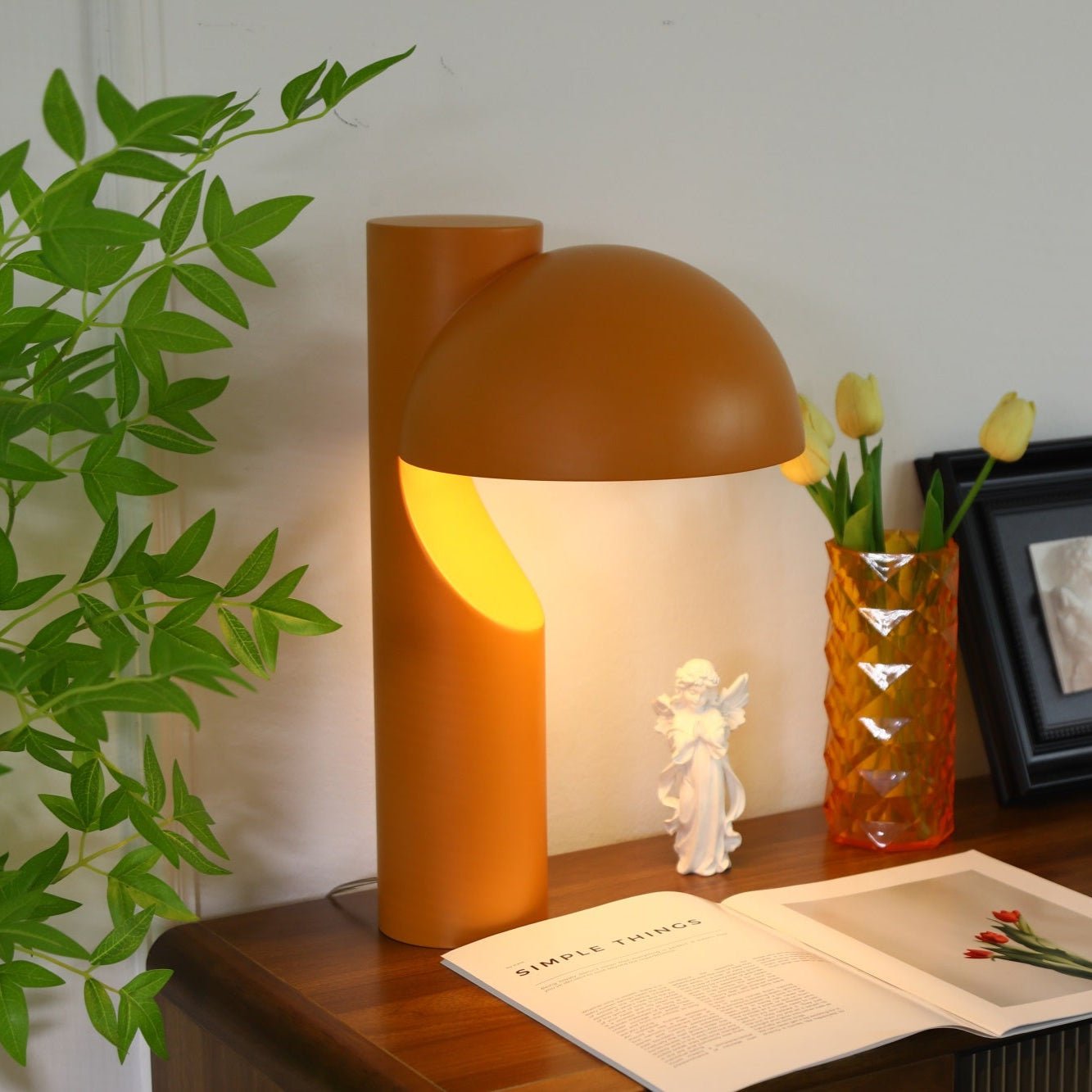 Arcora Minimalist Table Lamp
