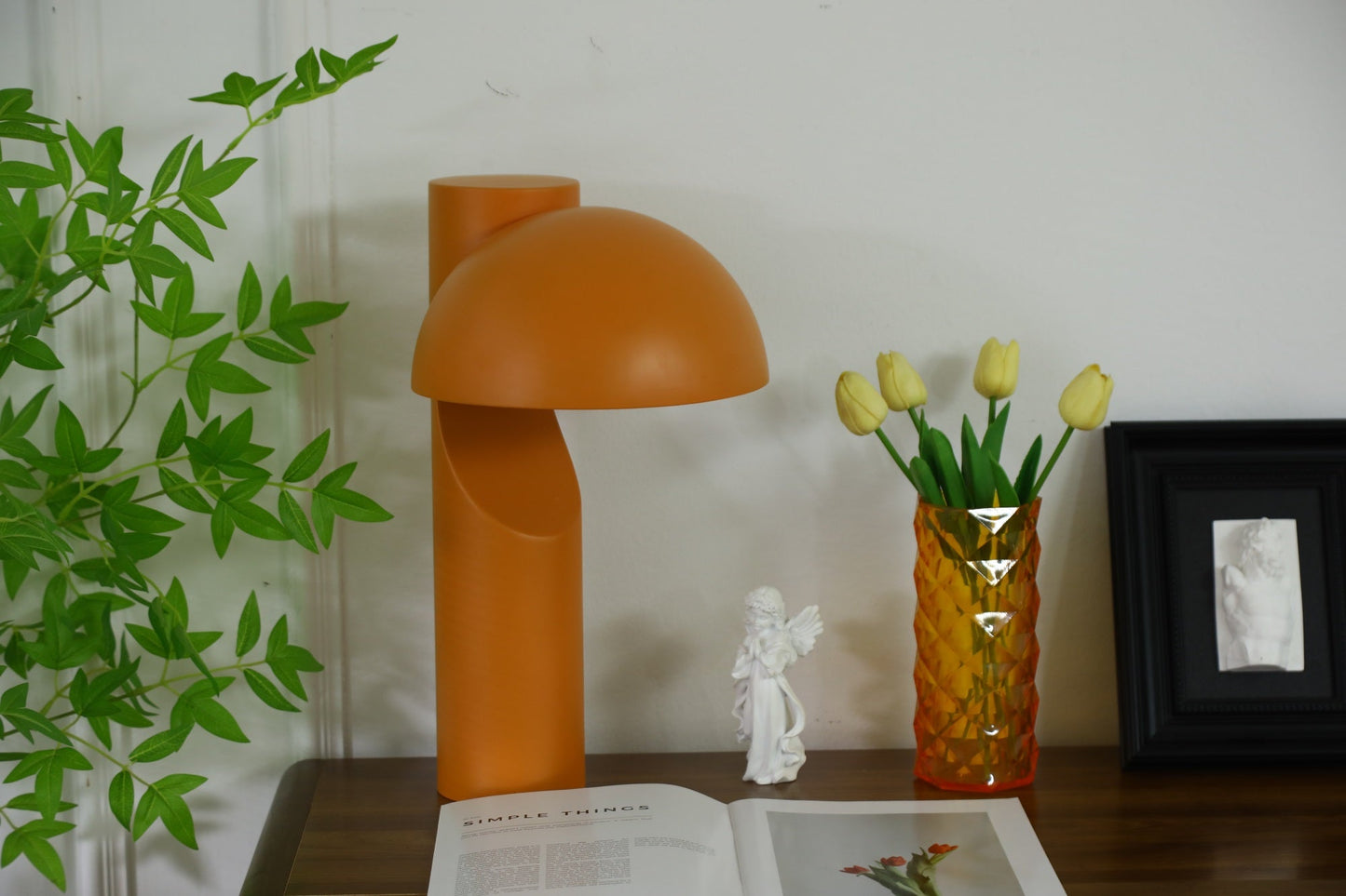 Arcora Minimalist Table Lamp