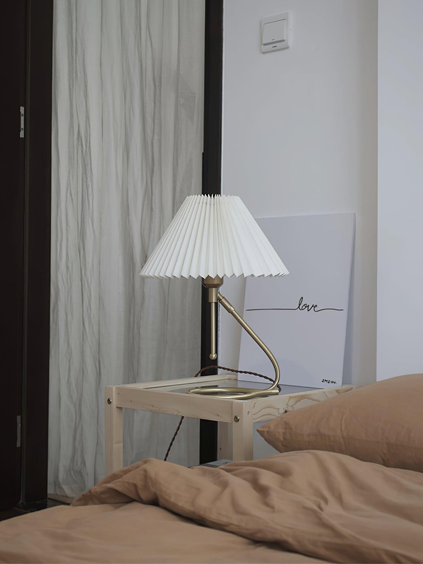 Levitate Pleated Table Lamp