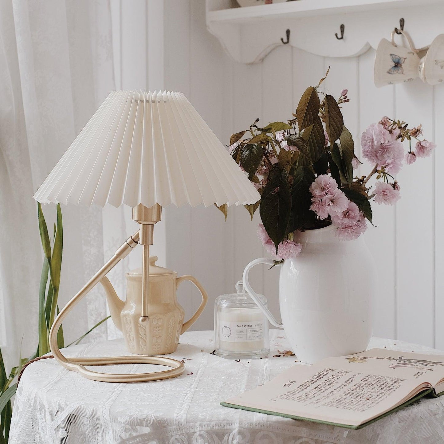 Levitate Pleated Table Lamp