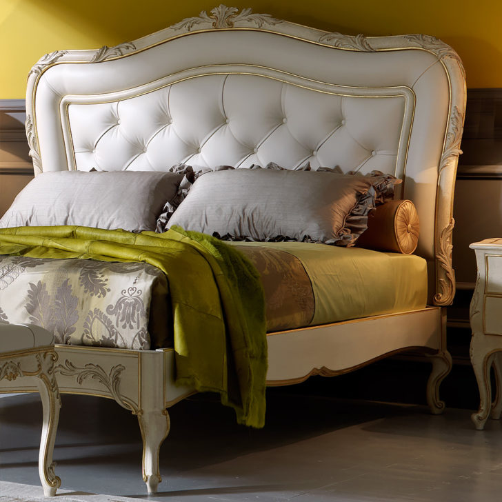 Classic Italian Leather Button Upholstered Luxury Bed