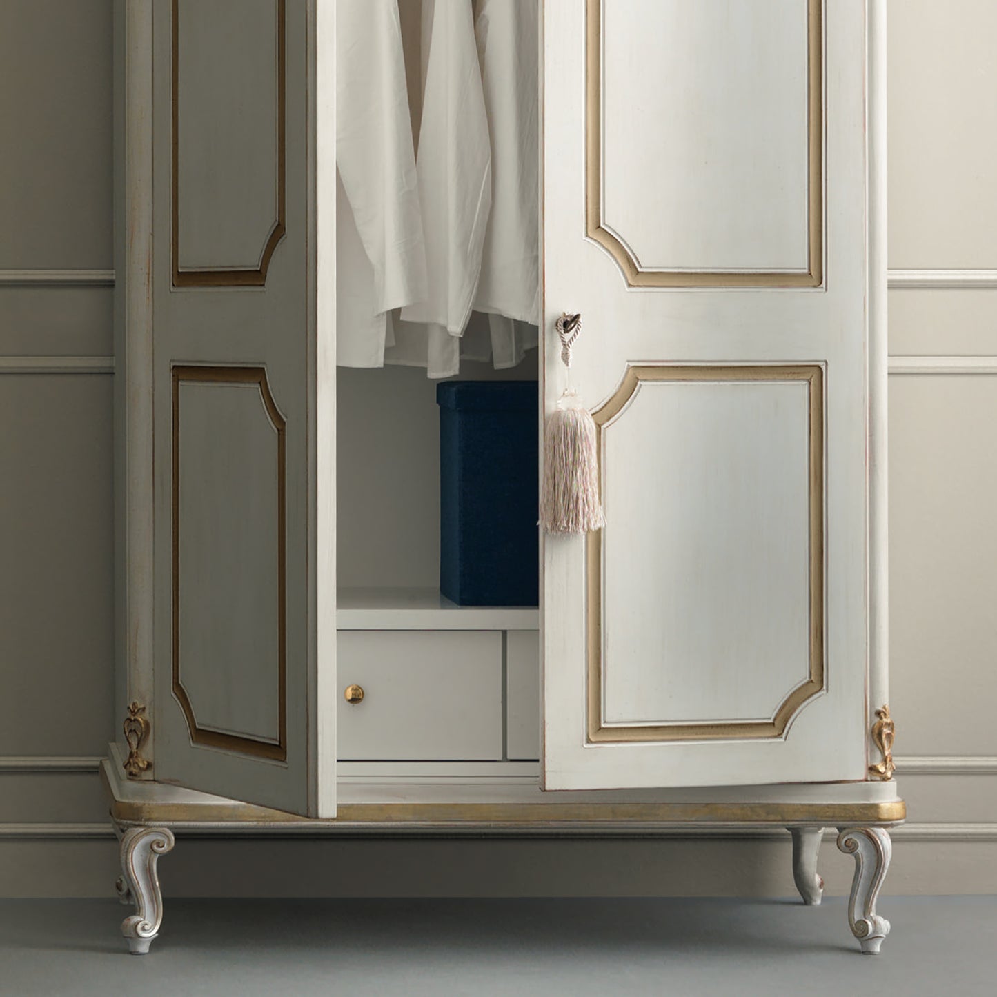 Narrow Classic Style Wardrobe