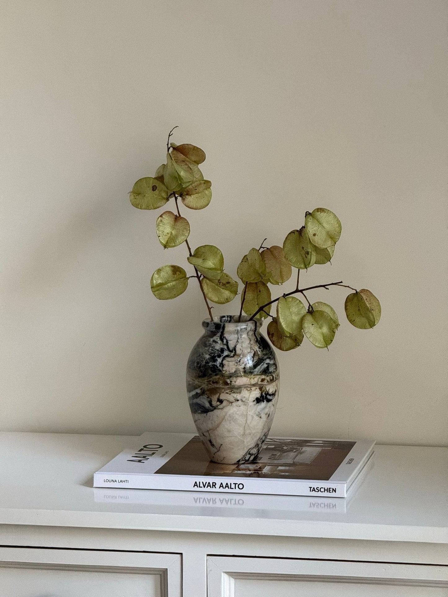 Noir Vein Stone Vase
