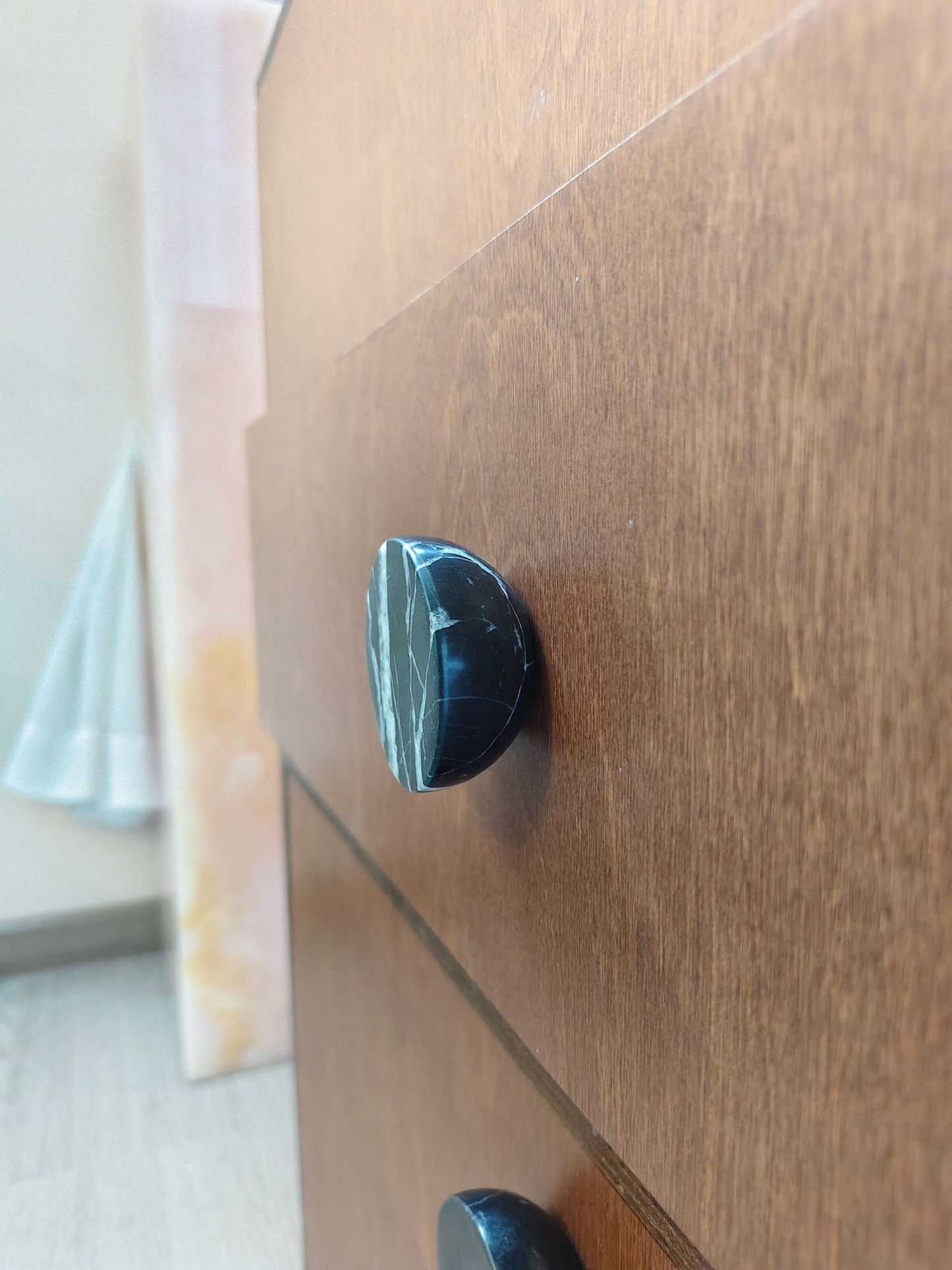 Obsidian Core Marble Pull Handle