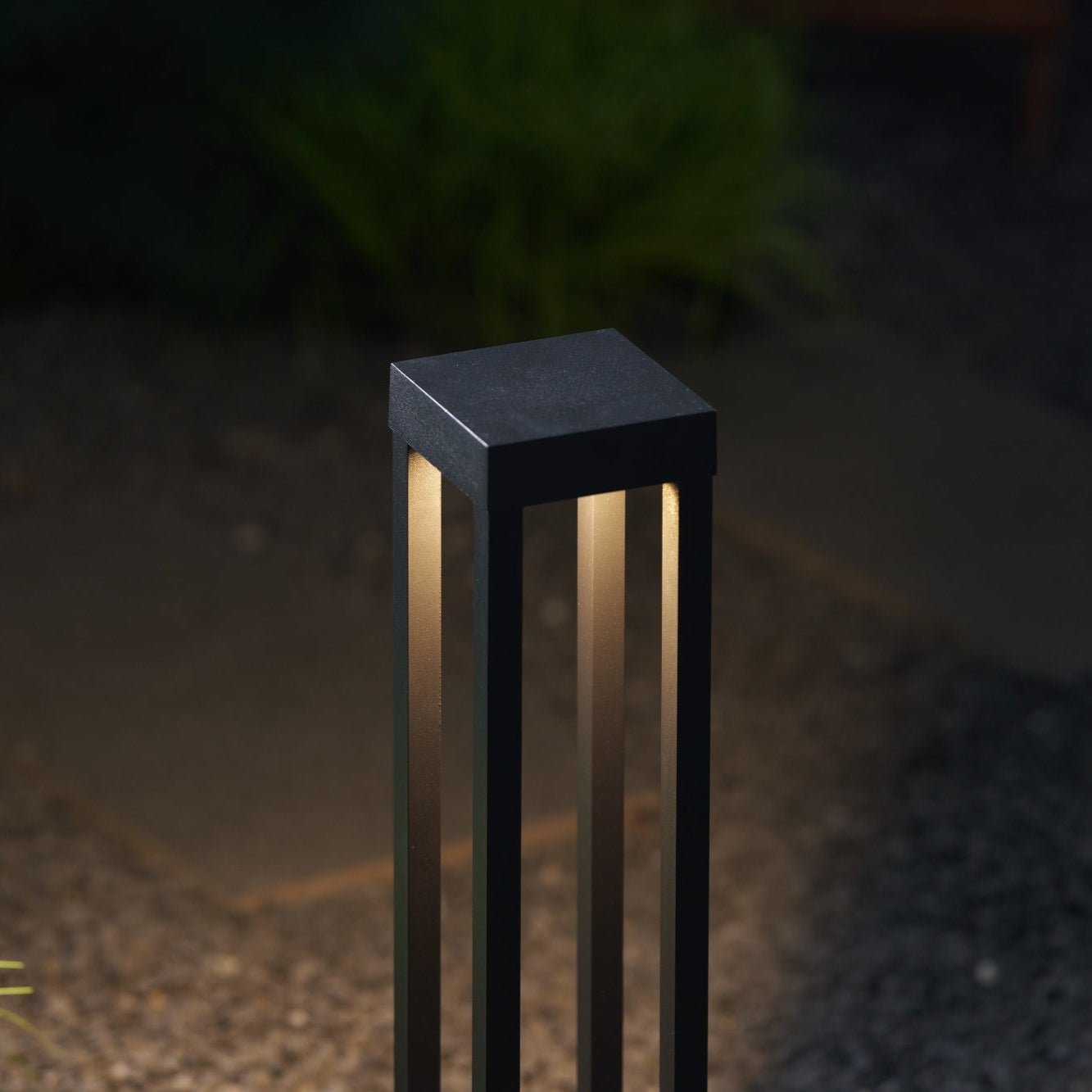 Obsidian Post Outdoor Light