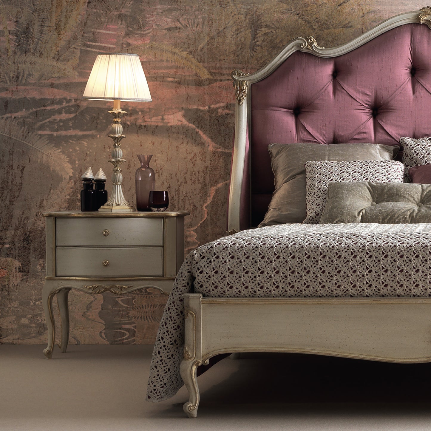 Ornate Classic Style Winged Bed