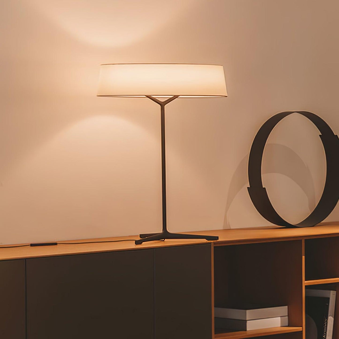 Dama Table Lamp