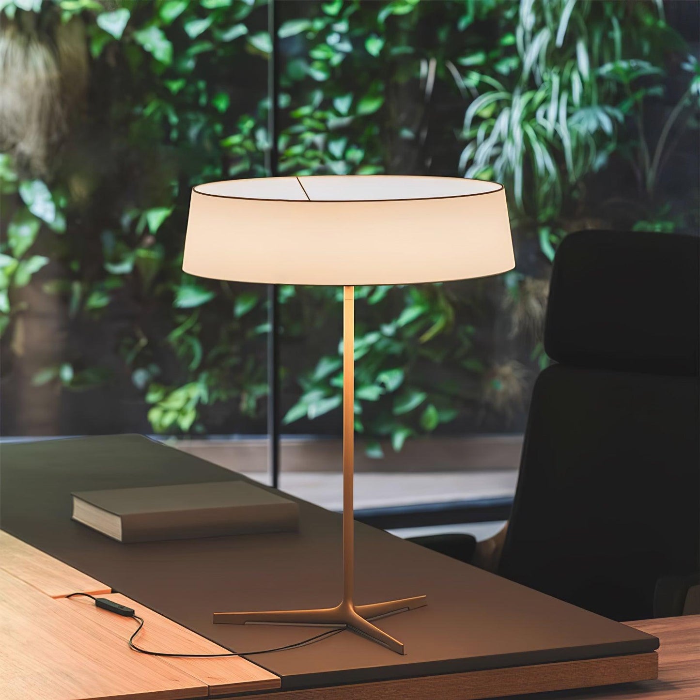 Dama Table Lamp