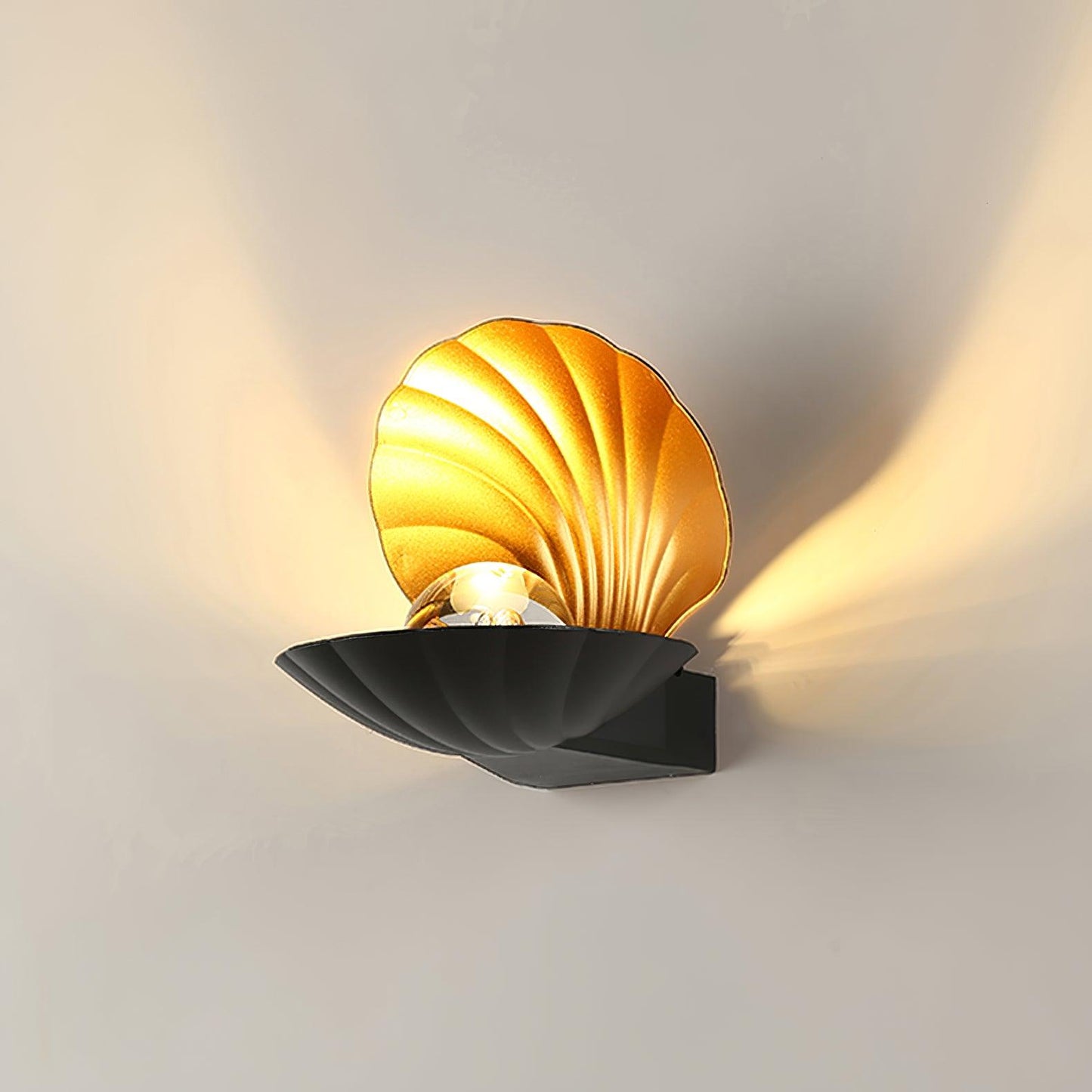 Pearl Clam Bracket light Wall Light