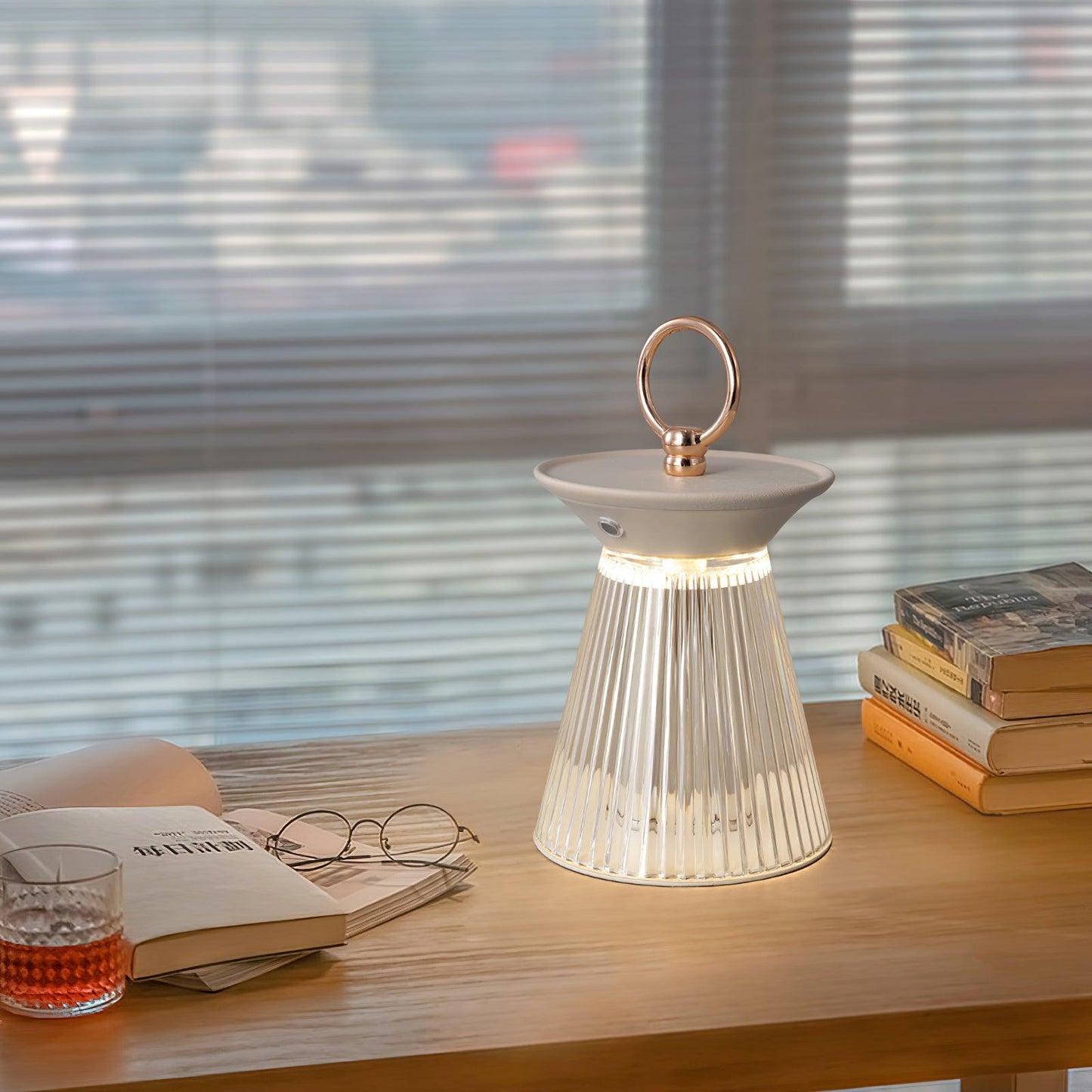 Ribbed Acrylic Built-in Battery Portable lamp Table Lamp