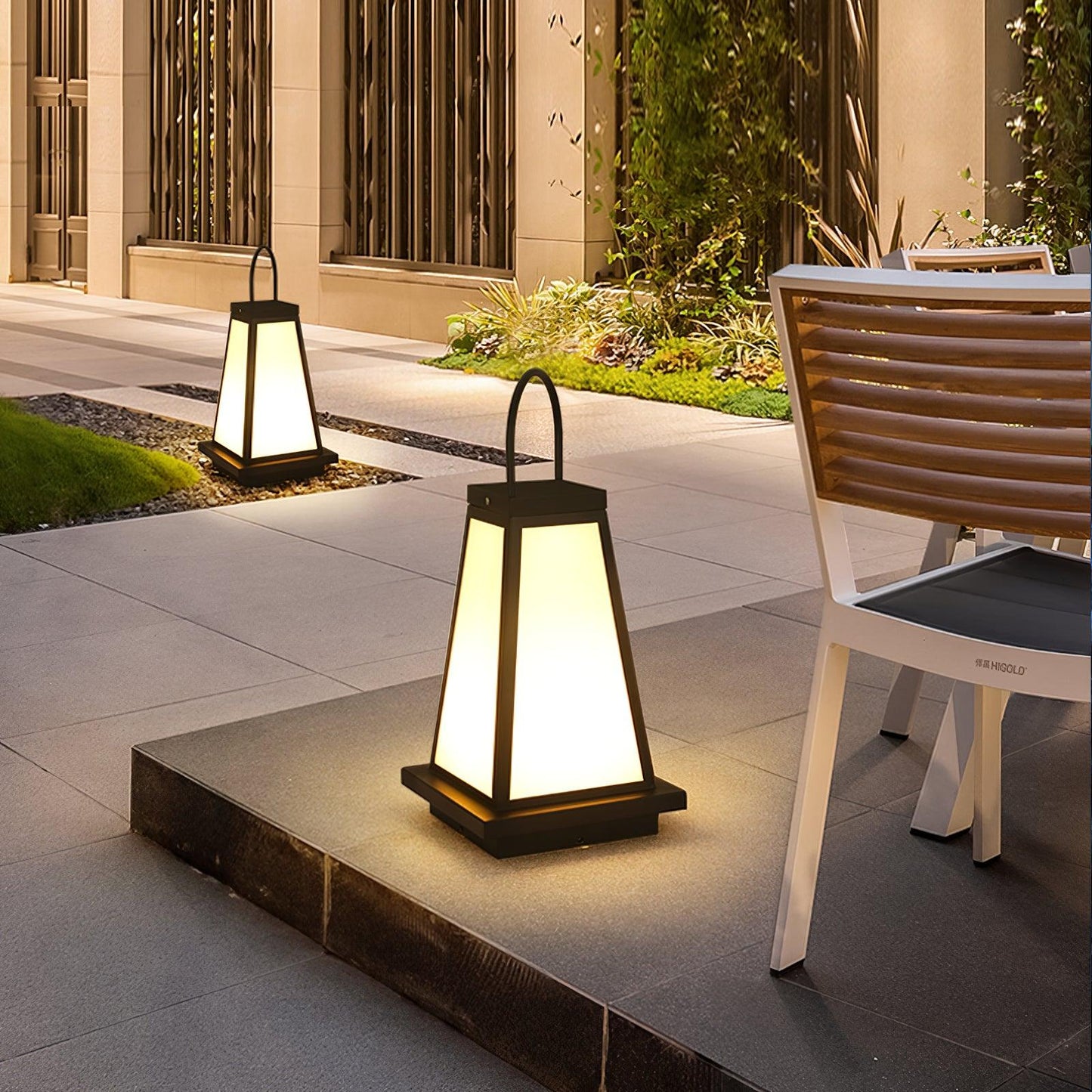 Roam Lantern Garden Architectural light Outdoor Lamp