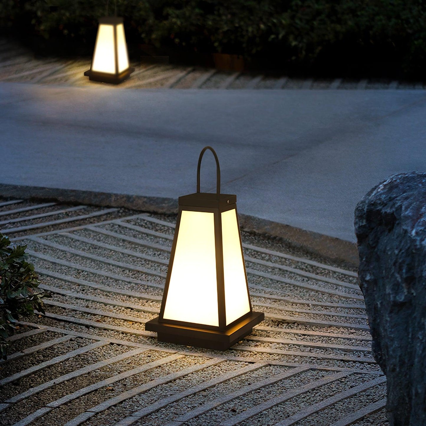 Roam Lantern Garden Architectural light Outdoor Lamp