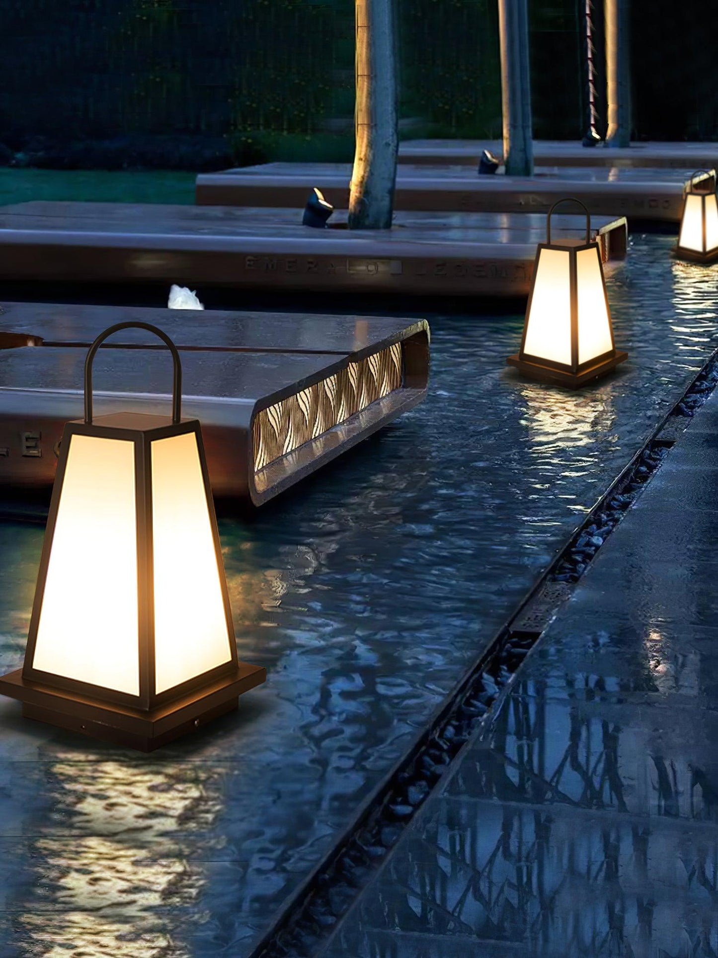 Roam Lantern Garden Architectural light Outdoor Lamp