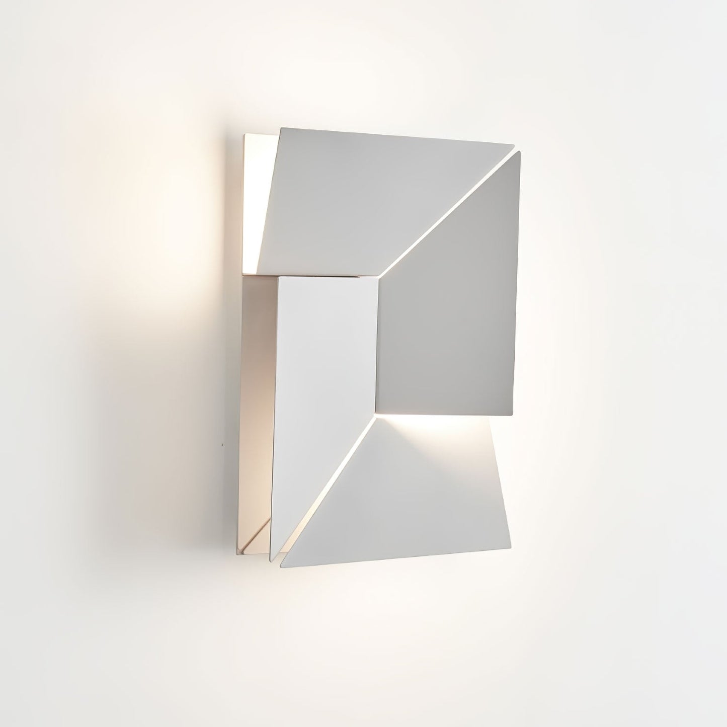 Shadows Grand Wall-mounted light Sconce