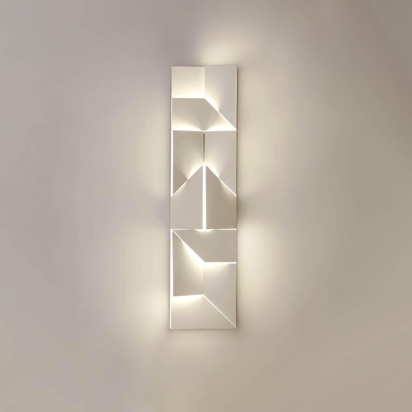 Shadows Grand Wall-mounted light Sconce