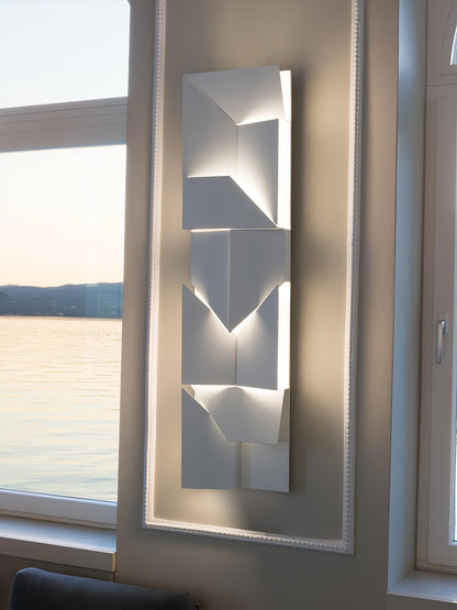 Shadows Grand Wall-mounted light Sconce