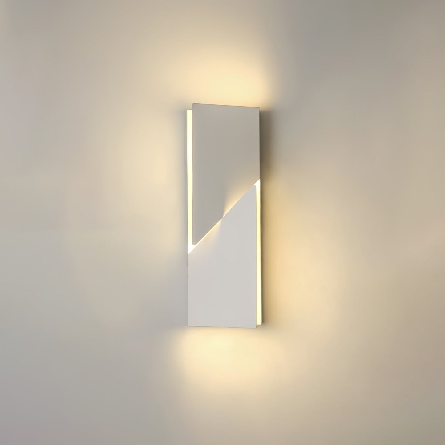 Shadows Grand Wall-mounted light Sconce