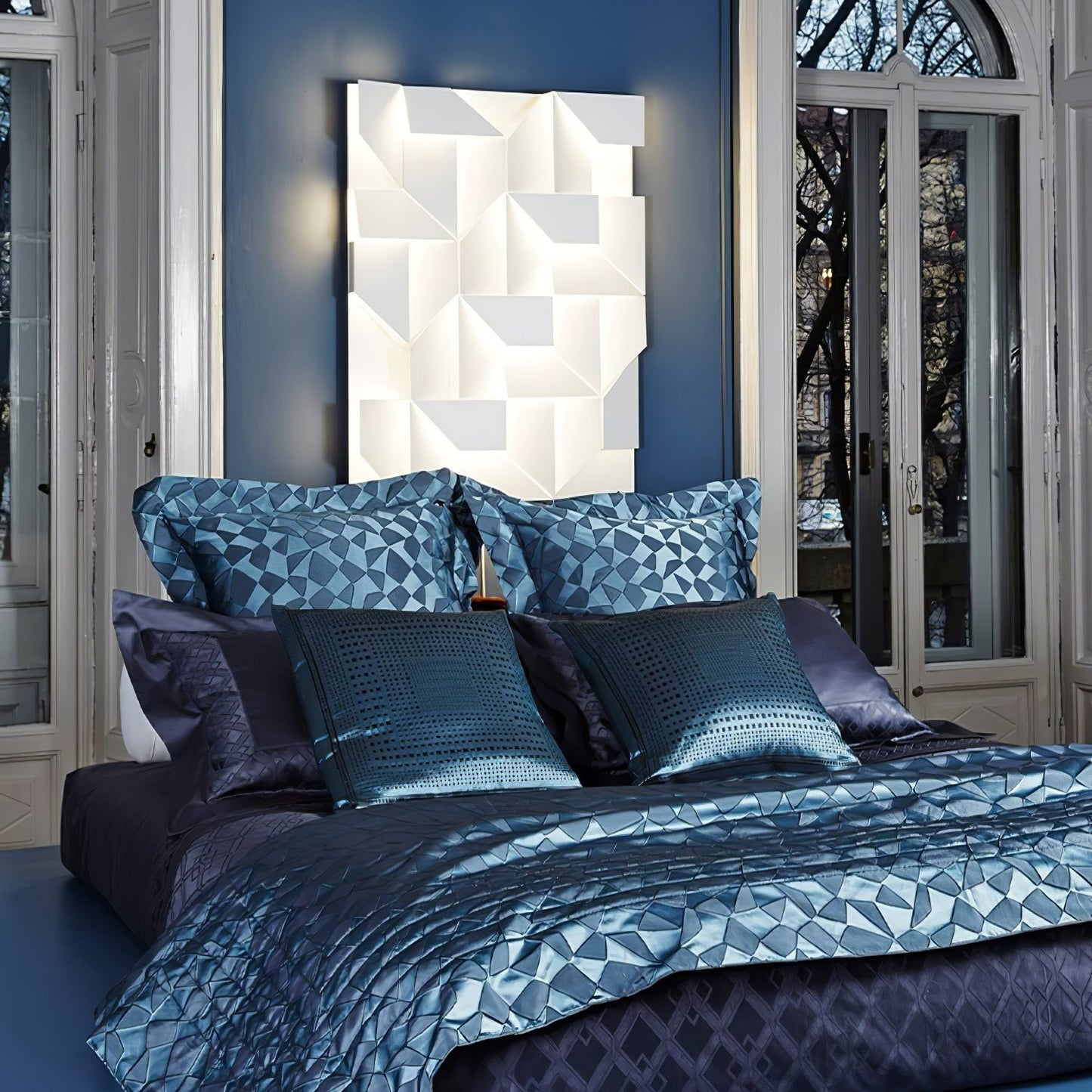 Shadows Grand Plug-in Sconce