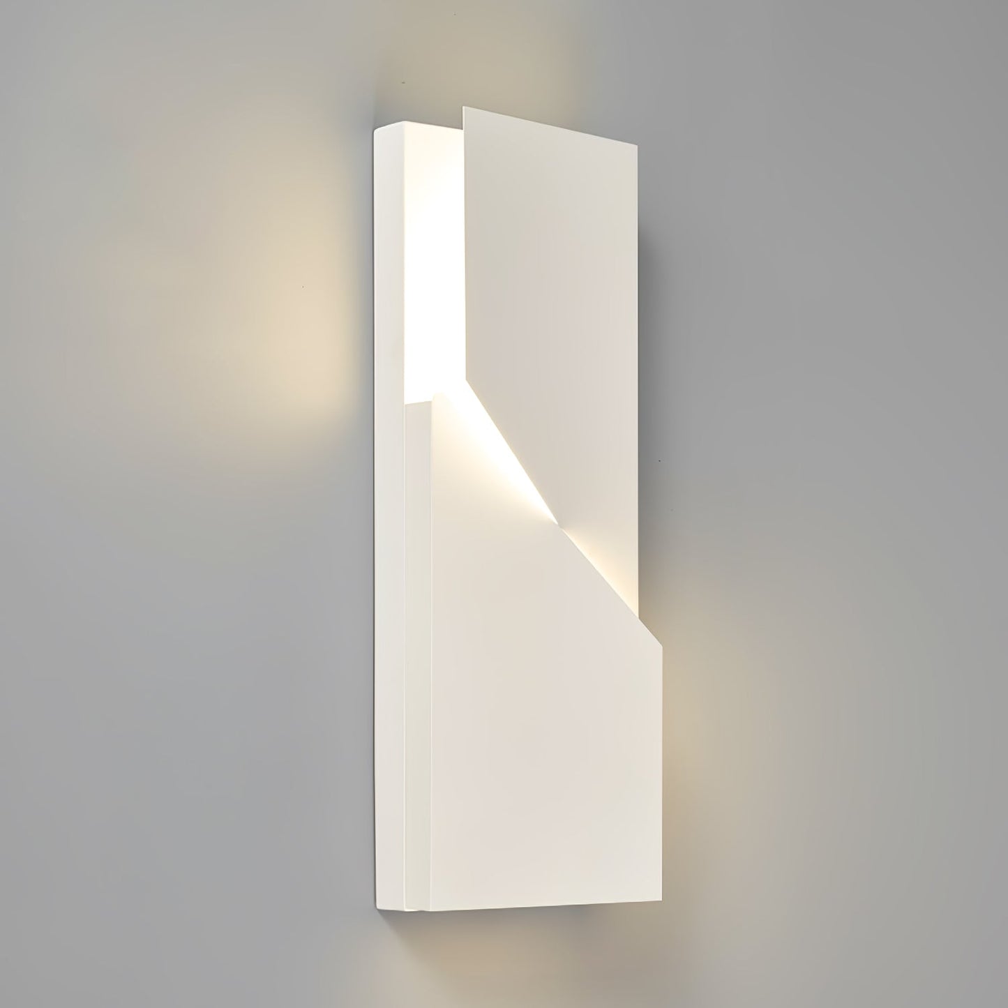 Shadows Grand Wall-mounted light Sconce