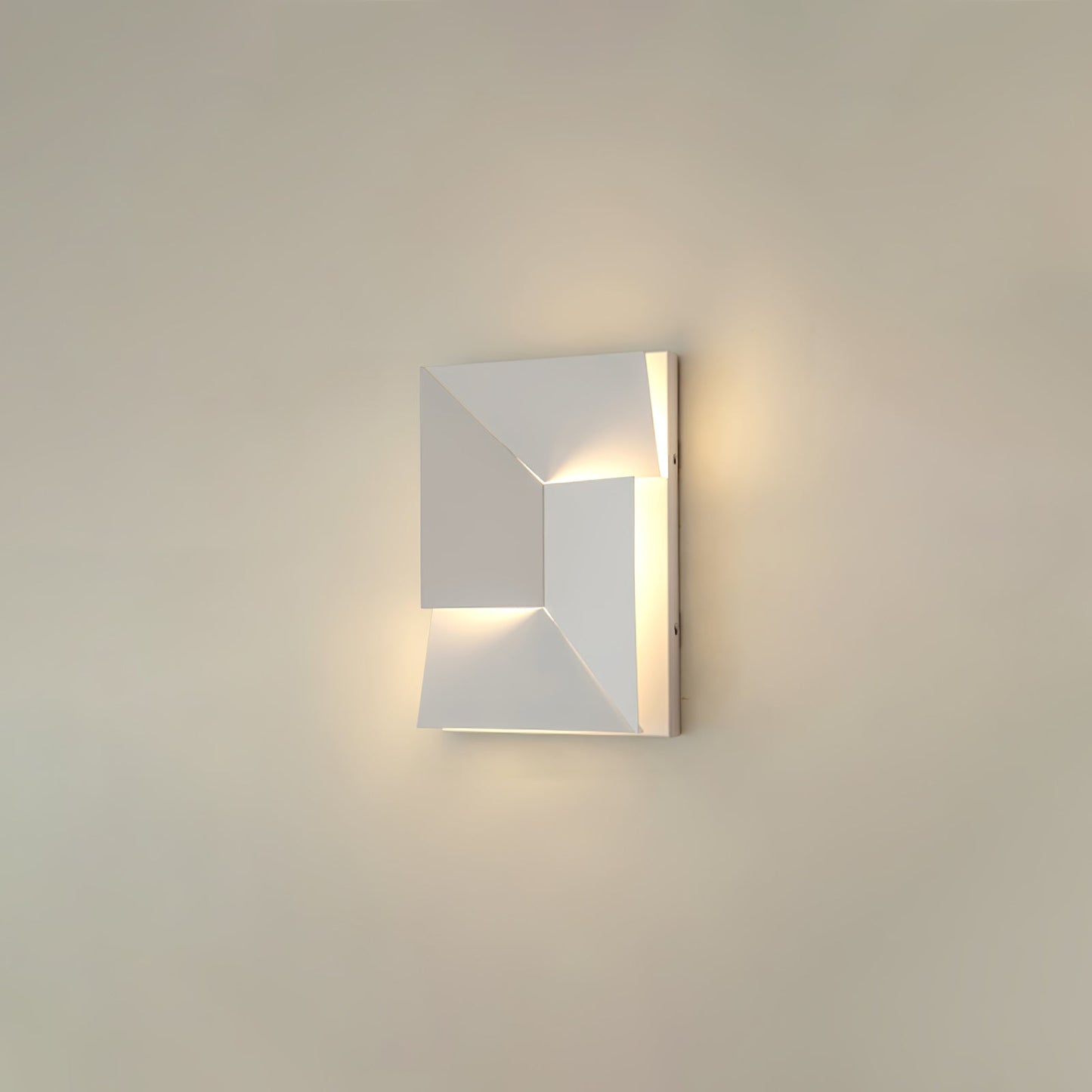 Shadows Grand Wall-mounted light Sconce