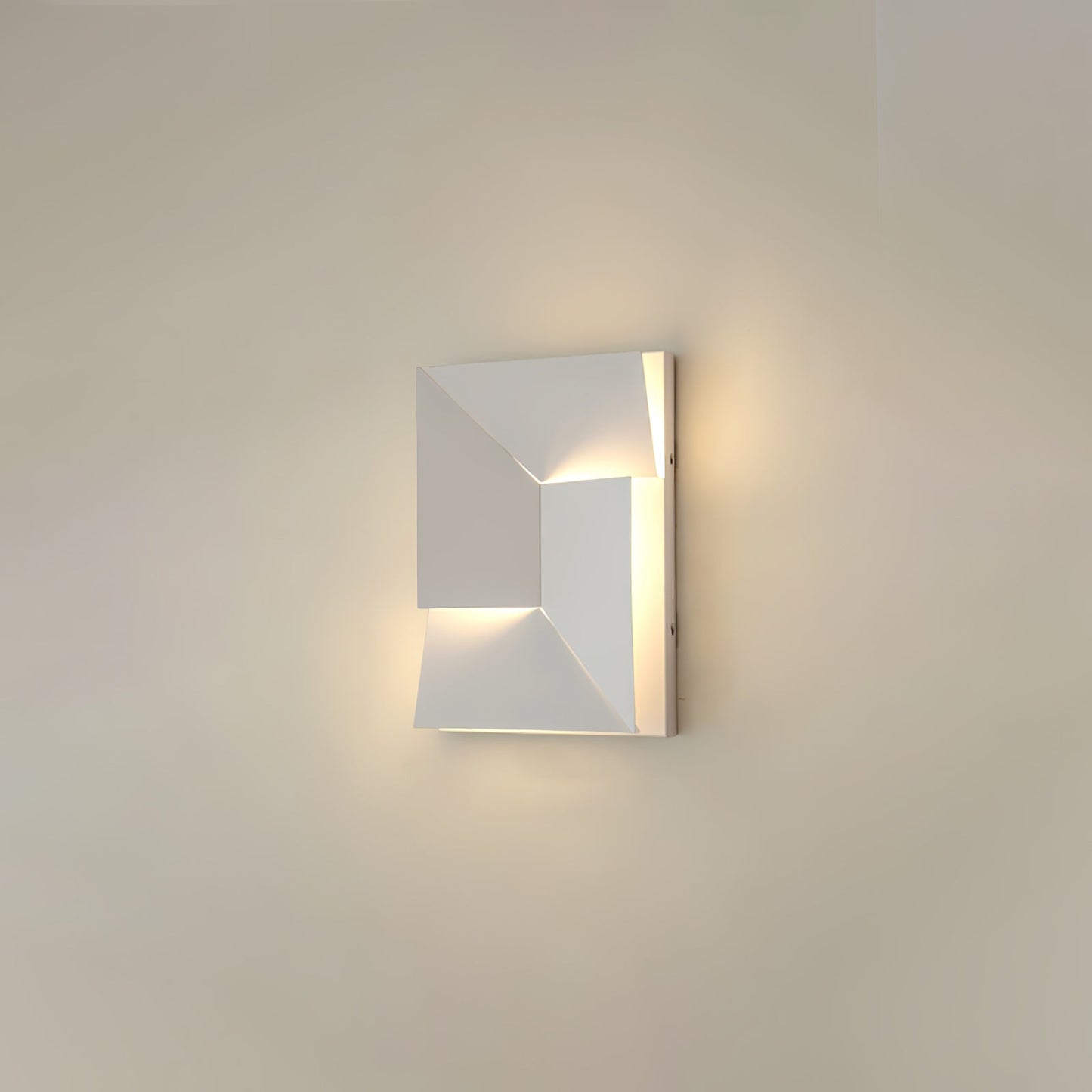 Shadows Grand Wall-mounted light Sconce