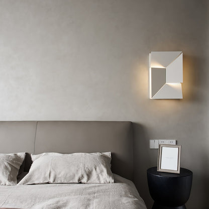 Shadows Grand Wall-mounted light Sconce