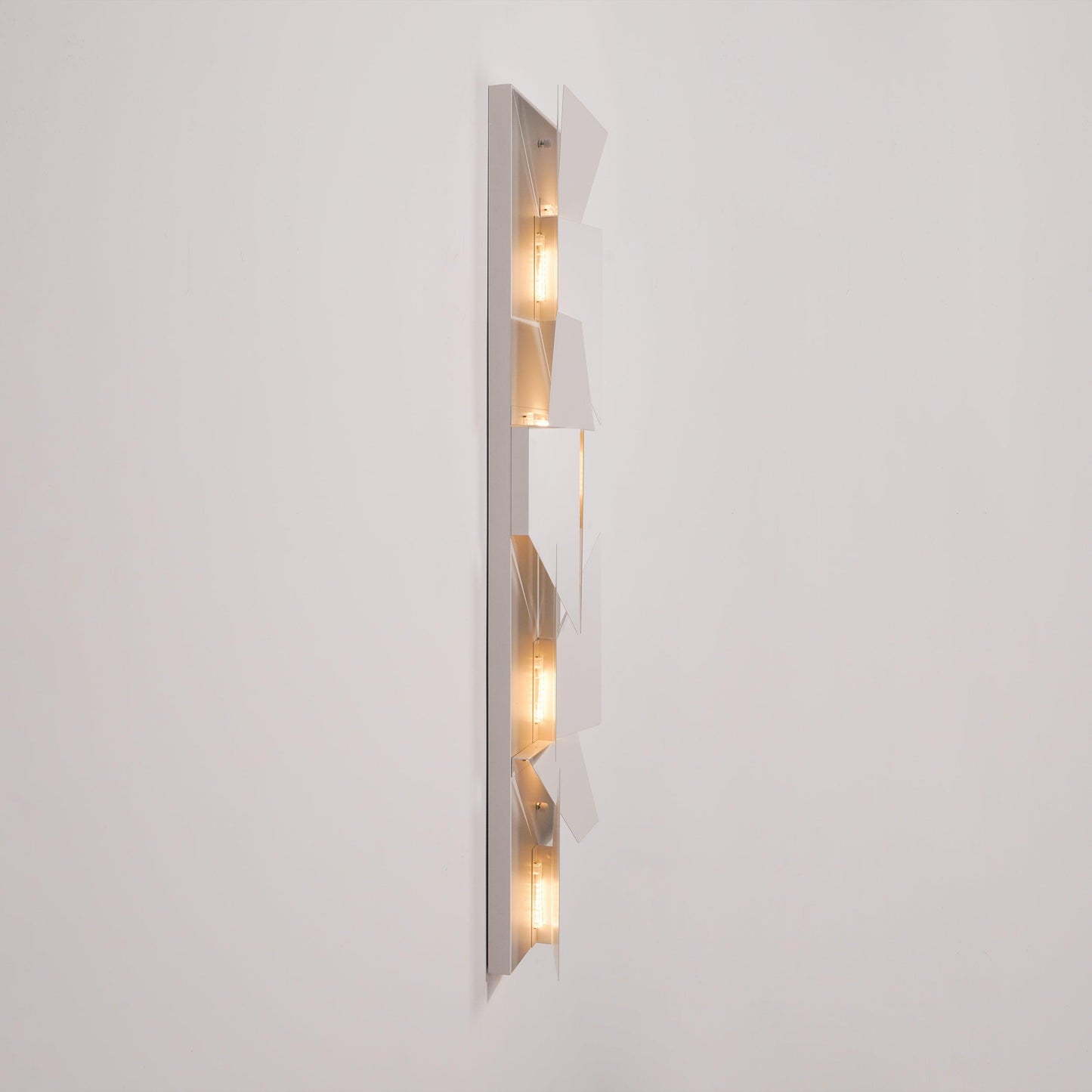 Shadows Grand Wall-mounted light Sconce