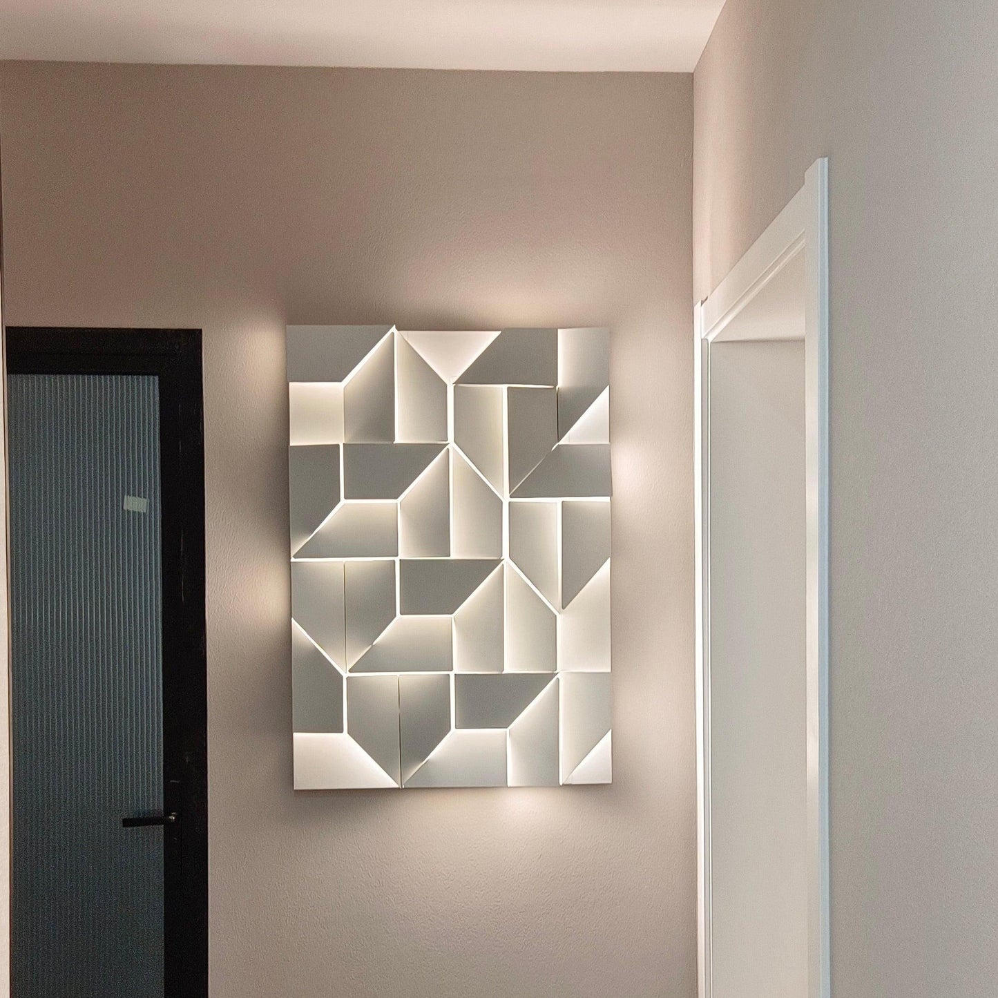 Shadows Grand Wall-mounted light Sconce