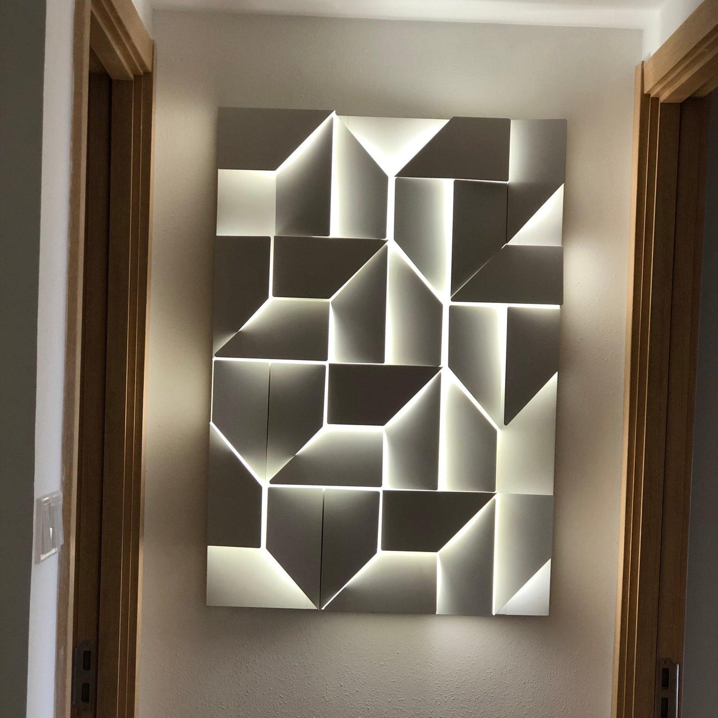 Shadows Grand Wall-mounted light Sconce