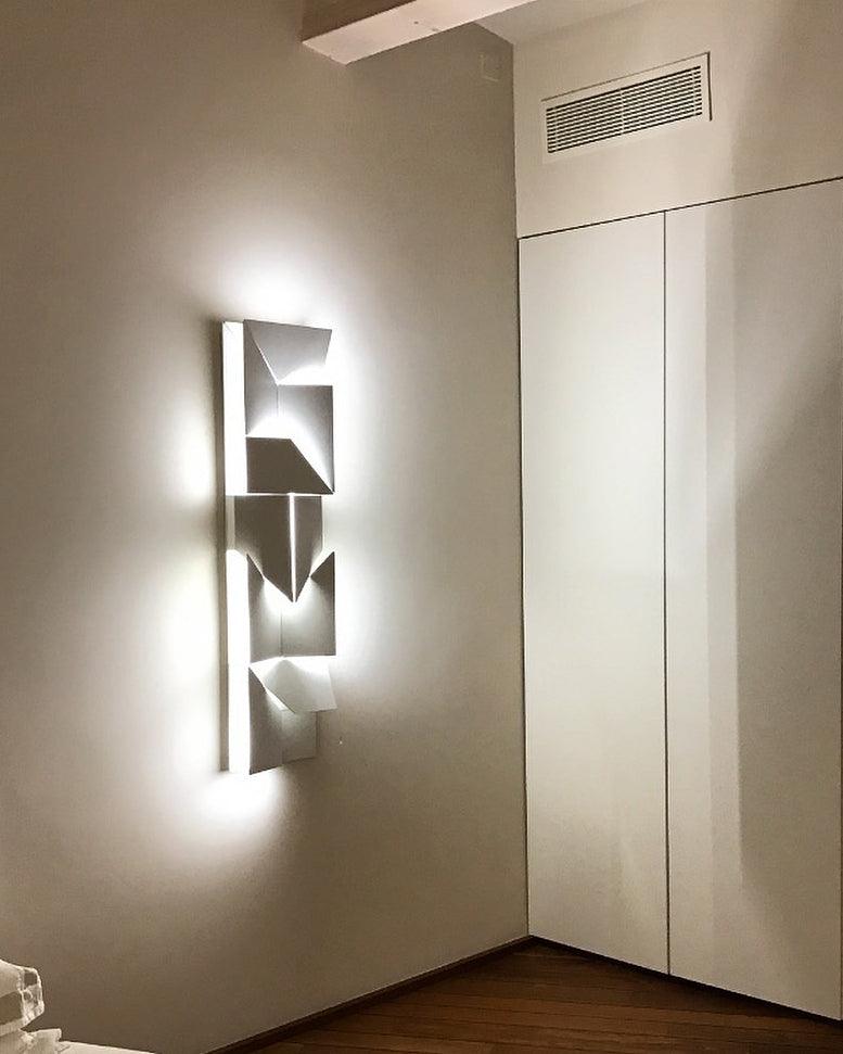 Shadows Grand Wall-mounted light Sconce