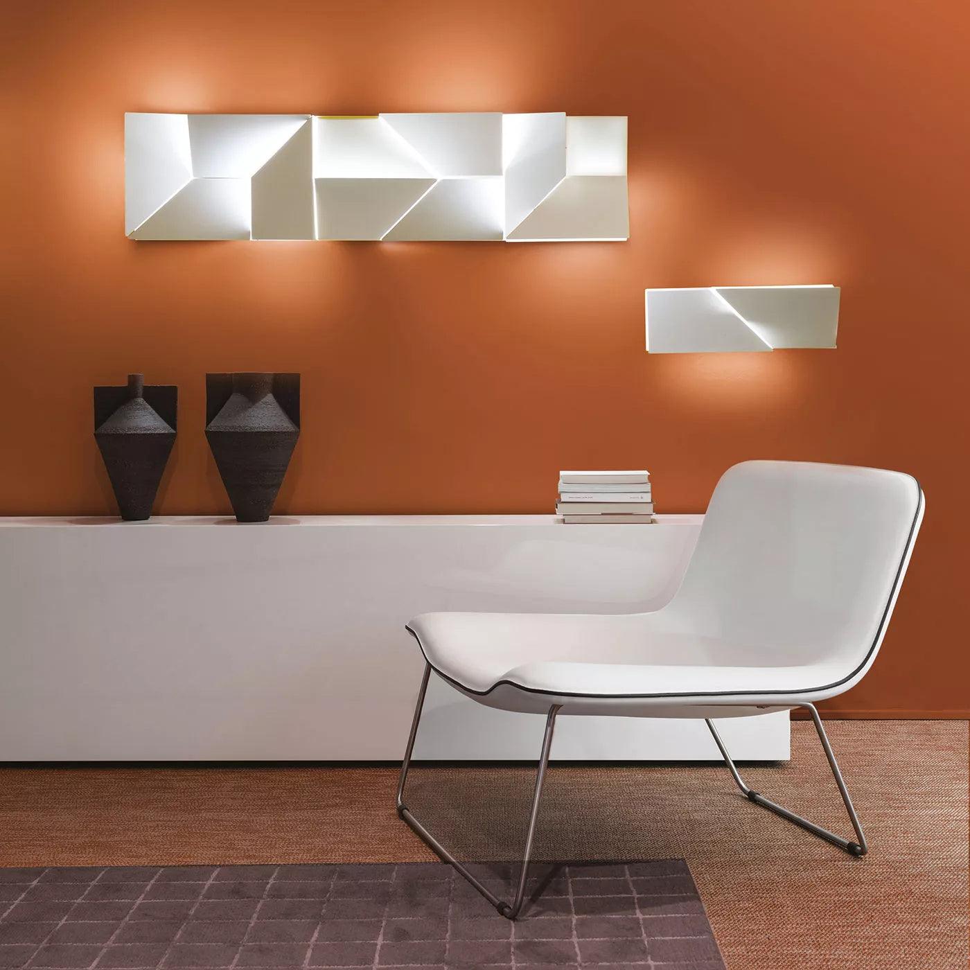 Shadows Grand Wall-mounted light Sconce