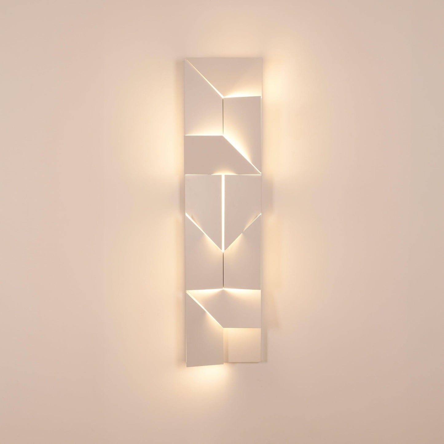 Shadows Grand Wall-mounted light Sconce