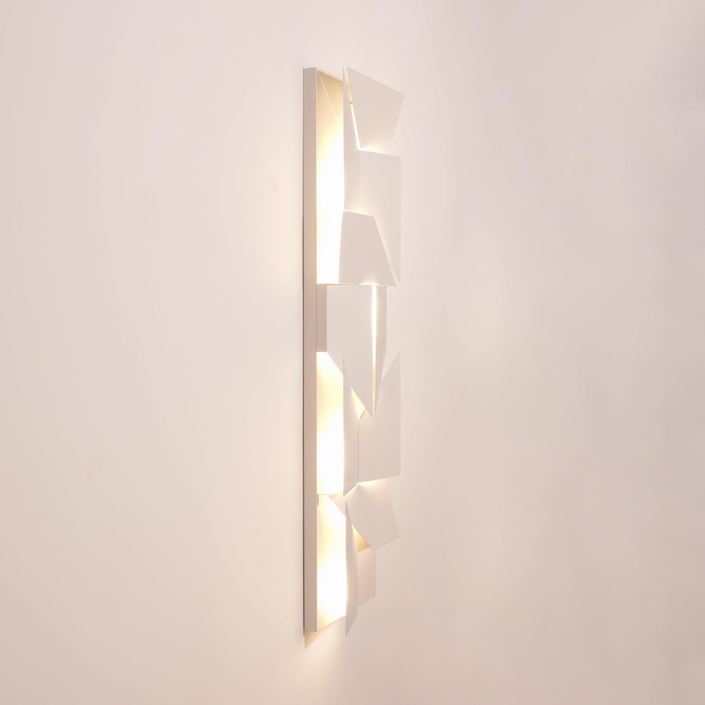 Shadows Grand Wall-mounted light Sconce