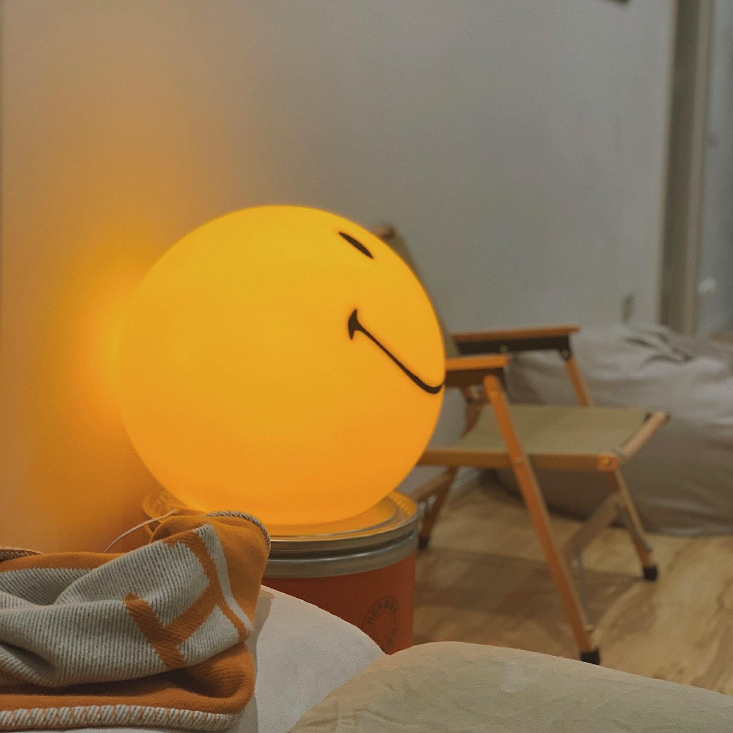 Smiling Reading light Table Lamp