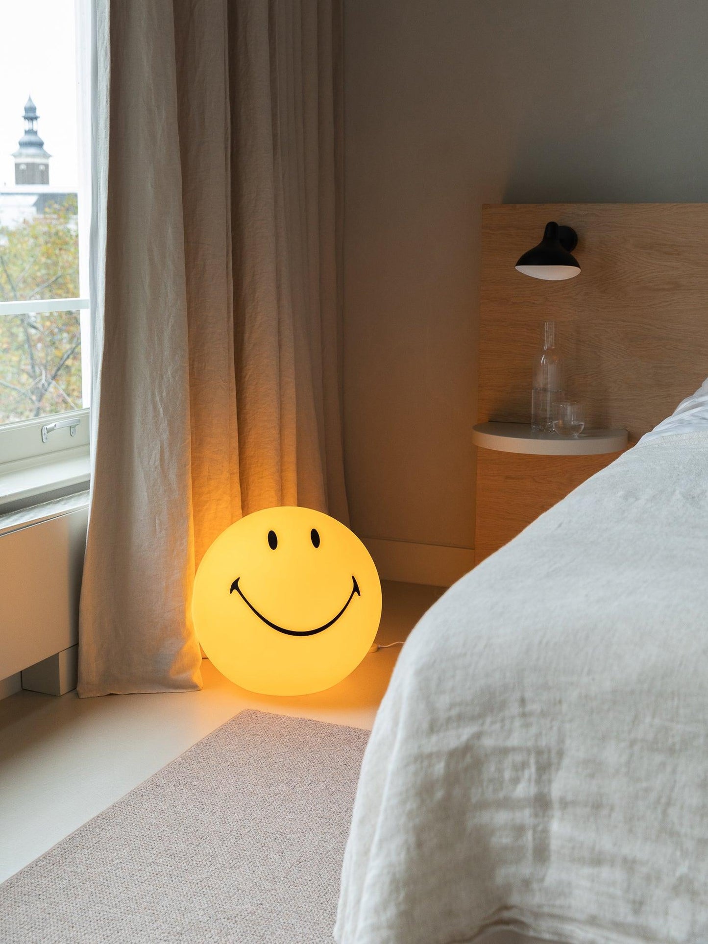 Smiling Rechargeable Built-in Battery Portable lamp Table Lamp