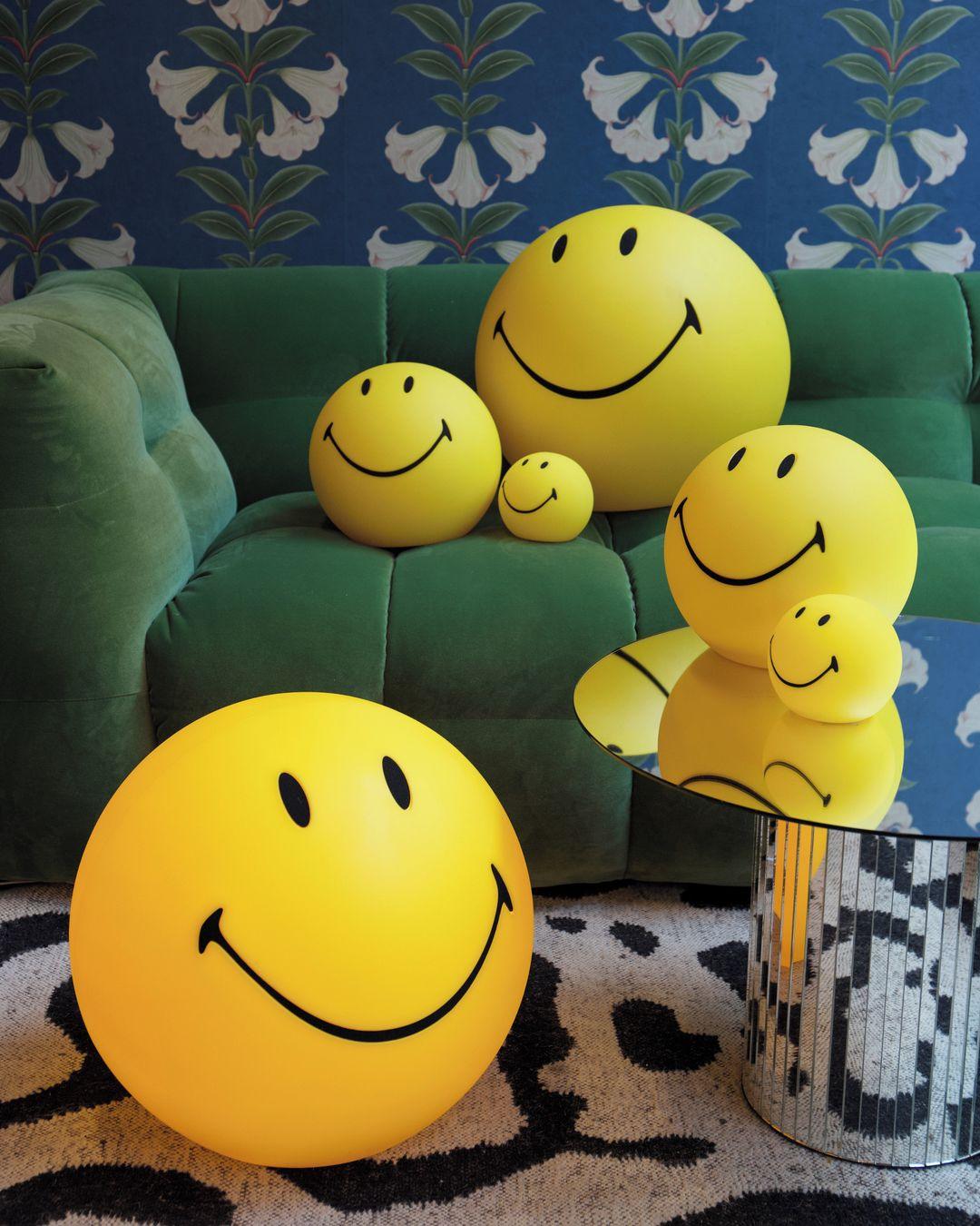 Smiling Rechargeable Built-in Battery Portable lamp Table Lamp