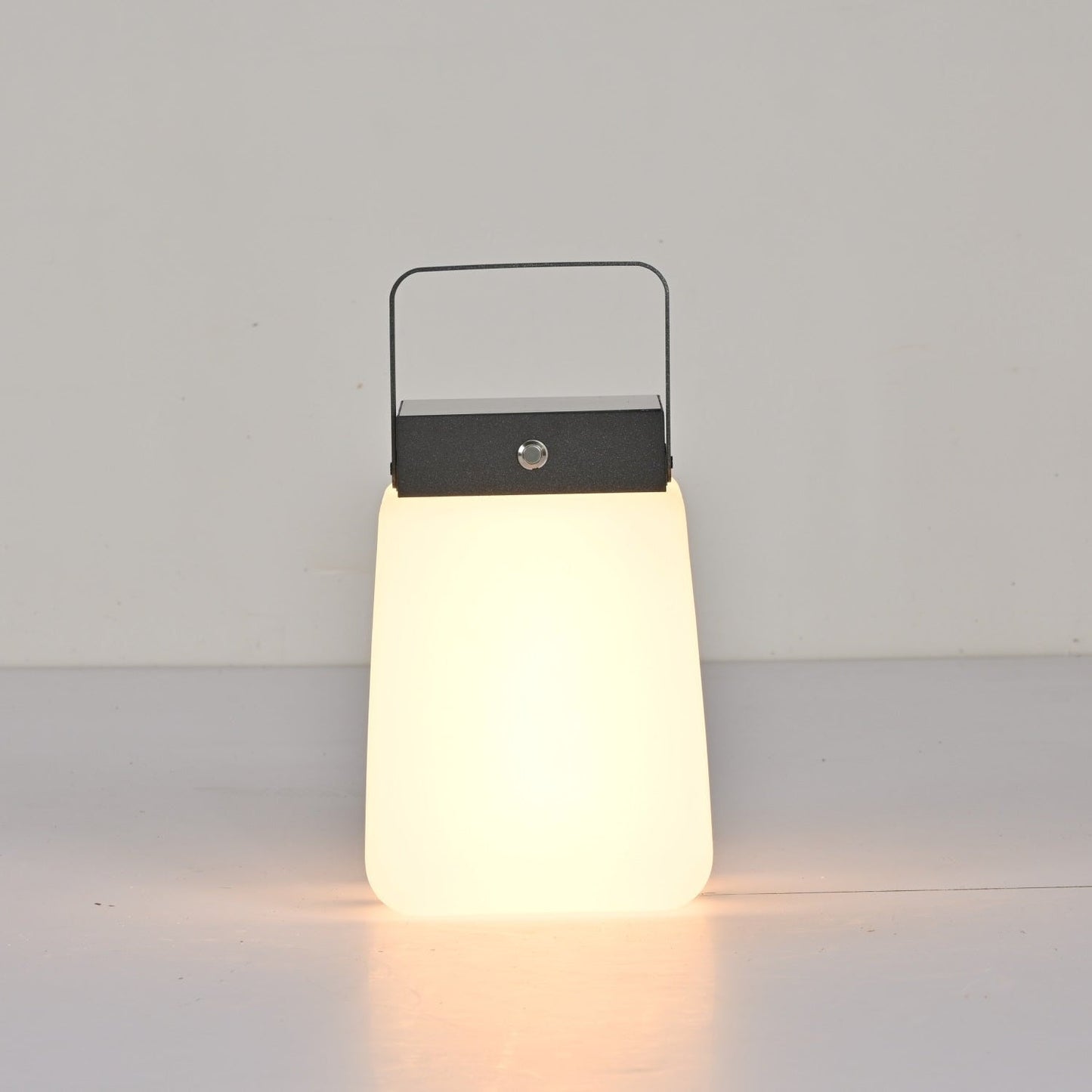 Solara Edge Lantern Outdoor Lamp