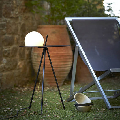 Soluna Tripod Outdoor Lamp
