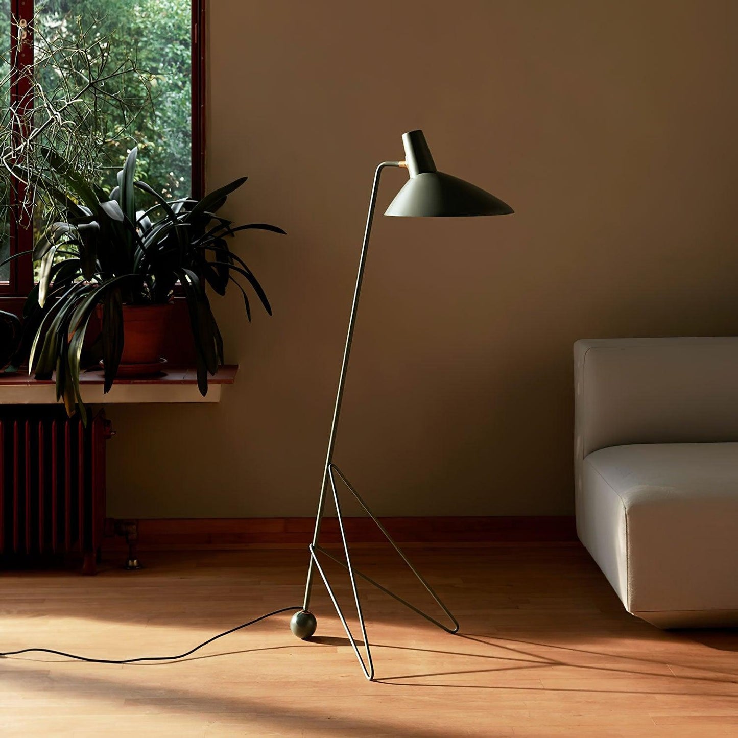 Svelte Noir Free-standing Lamp Floor Lamp